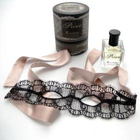 The Kuati Evening Elegance Set is one of the many prearranged luxury Christmas gift sets available at Kuati. Kuati's selection of unique Christmas gifts makes things simple for those who need a little help finding great Christmas gifts.