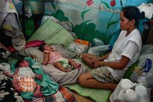 
16-day old Philippine baby suffering from sepsis was rescued by Save the Children during the tropical storm.
