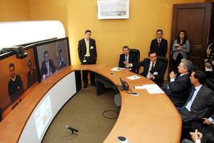 Simbad Ceballos, general manager Cisco Colombia explains to Alfaro Uribe Velez in Casa de Narino the benefits of the TelePresence solution shortly before the meeting with the minister of defense. At the other side of the Cisco TelePresence meeting are Luis Alejandro Arbelaez, vice minister of defense and Manuel Neira, general secretary of the minister.