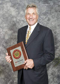  Longfellow Benefits principal and cofounder Craig Cerretani with Best Places to Work 2010 award