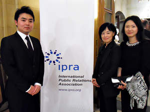 Han-Sang Lee, Consultant of Macoll Communication Consulting, Byung-Hee Ahn, Head of Communications of Novartis Korea, Sue-Jin Shin, Product manager of Novartis, are awarded the '2010 IPRA Golden World Award' in corporate responsibility on November 5 (from the left side)