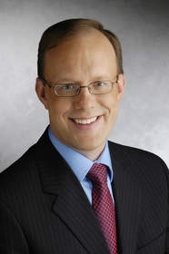 Tom Hudson, co-anchor and managing editor of 'Nightly Business Report' on public television, will emcee the program that honors Florida's top community associations at the Communities of Excellence Awards, Friday, March 30, 2012 in Hollywood, Florida.