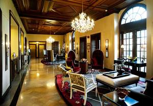 Kansas City Luxury Hotels | The Raphael Marriott Hotel at Country Club Plaza	