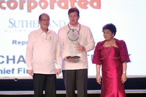 Shown receiving the PEZA Hall of Fame Award from H.E. President Benigno S. Aquino III for Sutherland Global Services is Michael Bartusek, Sutherland's Chief Financial Officer. Looking on is PEZA Director General Lilia de Lima.