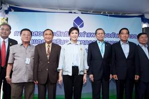 From Left to Right: M.P Somsak Jaikreaw, Choochat harnsawat, Deputy of Minister of Ministry of Interior, Charupong Ruangsuwan, Minister of Ministry of Transport,  Yingluck Shinawatra Prime Minister, Gen. Akaradej Sasiprapha, Chairman of Board of Director, Gen. Chainarong Noonpakdee, Chairman of Executive Board, Gen. SomchaiVanichsenee, Chairman of Remuneration Committee