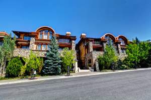 The Leadville Terrace Condominium features a location in the middle of downtown Ketchum and is walkable to shops and restaurants