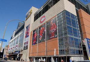 Hotels near Bell Center