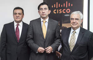 Simbad Ceballos de Cisco Colombia, Diego Molano Ministro de Comunicaciones y Carlos Villate de IDC Colombia durante el lanzamiento del Barometro Cisco de Banda Ancha 2.0