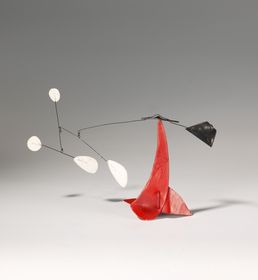 Alexander Calder, Untitled. 1976. Objekt. Mobile made from sheet, wire and rivets on metal base ca. 24.6 x 39 x 14 cm (c.9.6 x 15.3 x 5.5 in). Estimated price: EUR 150,000-250,000 ($195,000-325,000)