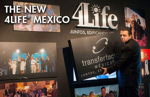 4Life Mexico General Manager Octavio Escalante replaces the corporate sign.