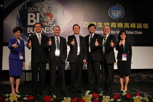 (Left to right)Ming-Chu Hsu-Chairman & CEO, TaiGen Biotechnology; Christopher Fang-Vice President, Johnson & Johnson, DePuy Synthes; Ross Horsburgh-Senior Vice President, Quintiles; Johnsee Lee-Honorary Chairman, Taiwan Bio Industry Organization; Richard Shau-General Director of Biomedical Technology and Device Research Laboratories, ITRI; David Flores-President & CEO, BioCentury; Yiu-Lian Fong-Divisional VP, Abbott Molecular
