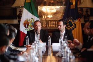 Jordi Botifoll, Presidente Cisco America Latina y Mauricio Navarro, presidente del Fideicomiso Ciudad Creativa Digital Guadalajara, durante la firma del MoU en Guadalajara