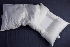 People that use the DreamFlow Pillow sleep more soundly, have significantly reduced or even eliminated their neck pain and some are even snoring less because the head, neck, and spine are now properly aligned while sleeping.