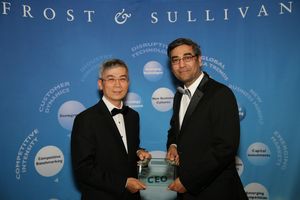 Dr. Ming-Jer Kao, ITRI's Deputy General Director of Electronics and Optoelectronics Research Laboratories (left) accepts 2015 Frost & Sullivan New Product Innovation Award from Mr. Krishna Srinivasan, Frost & Sullivan Global President & Managing Partner (right).