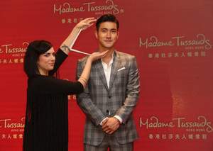 The Madame Tussauds production team re-created part of the sitting process with Choi Siwon