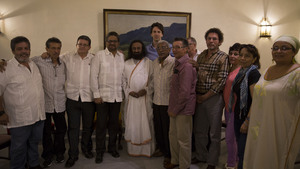 Sri Sri Ravi Shankar com líderes da FARC em Havana, Cuba
