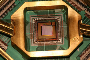 D-Wave 2X 1000+ qubit processor