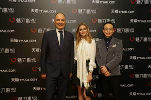 Mei.com CEO Thibault Villet with Olivia Palermo and Mei.com President Seamon Shi