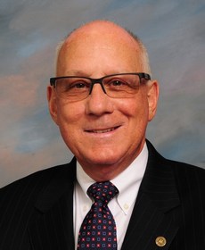 Bruce H. Stanwood, Senior Managing Director, Commercial Private Banking
