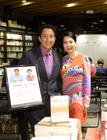 Jess Ponce and Emily Liu designed the 'Superstar Communication Workshop' together since 2013 and created the book "Everyday Celebrity" which has just been launched in Hong Kong.