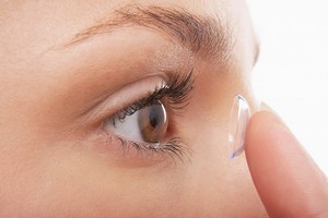 Don't let dry eyes discourage you from contact lens use