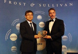 Fang Liangzhou, VP of Huawei Network Energy, attended the Award Ceremony held by Frost & Sullivan in Paris