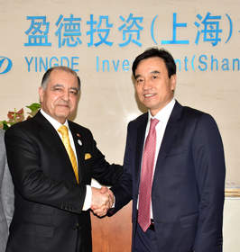 Mr. Seifollah Ghasemi, Chairman, CEO and President of Air Products (left) and Mr. Zhao Xiangti, Chairman of Yingde Gases (right)
