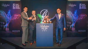 Brand ambassador and Taiwanese actor Sunny Wang, Sandy Hyslop, the fifth Master Blender for Ballantine's and Terence Ong, Managing Director for Pernod Ricard Taiwan are in Taipei, one of the most vibrant whisky markets in the world to unveil the first ever 15 Years Old Single Malt Scotch Whisky Series from Ballantine's.