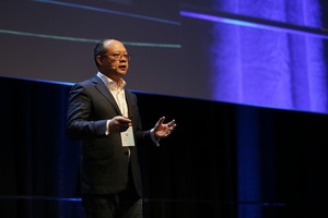 Caption: Vincent Pang, President of Huawei Western European Region, speaks at HCE2017