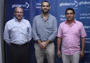 GlobeNet CEO Eduardo Falzoni alongside the Mayor of Puerto Colombia, Steimer Mantilla, and the State of Atlantico's Secretary of IT and Communications, Camilo Cepeda.